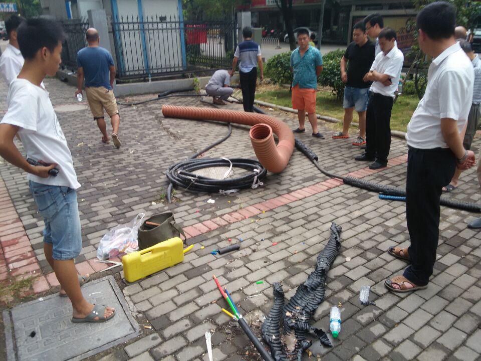 危难之时显身手 爱岗敬业保平安