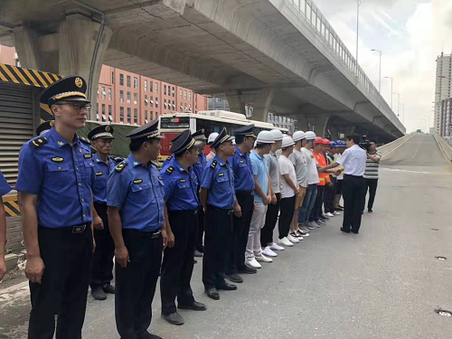 高温慰问送关怀 情系一线共坚守 ——市委副书记刘烁看望慰问洪都大道综合立面改造工程一线干部职工